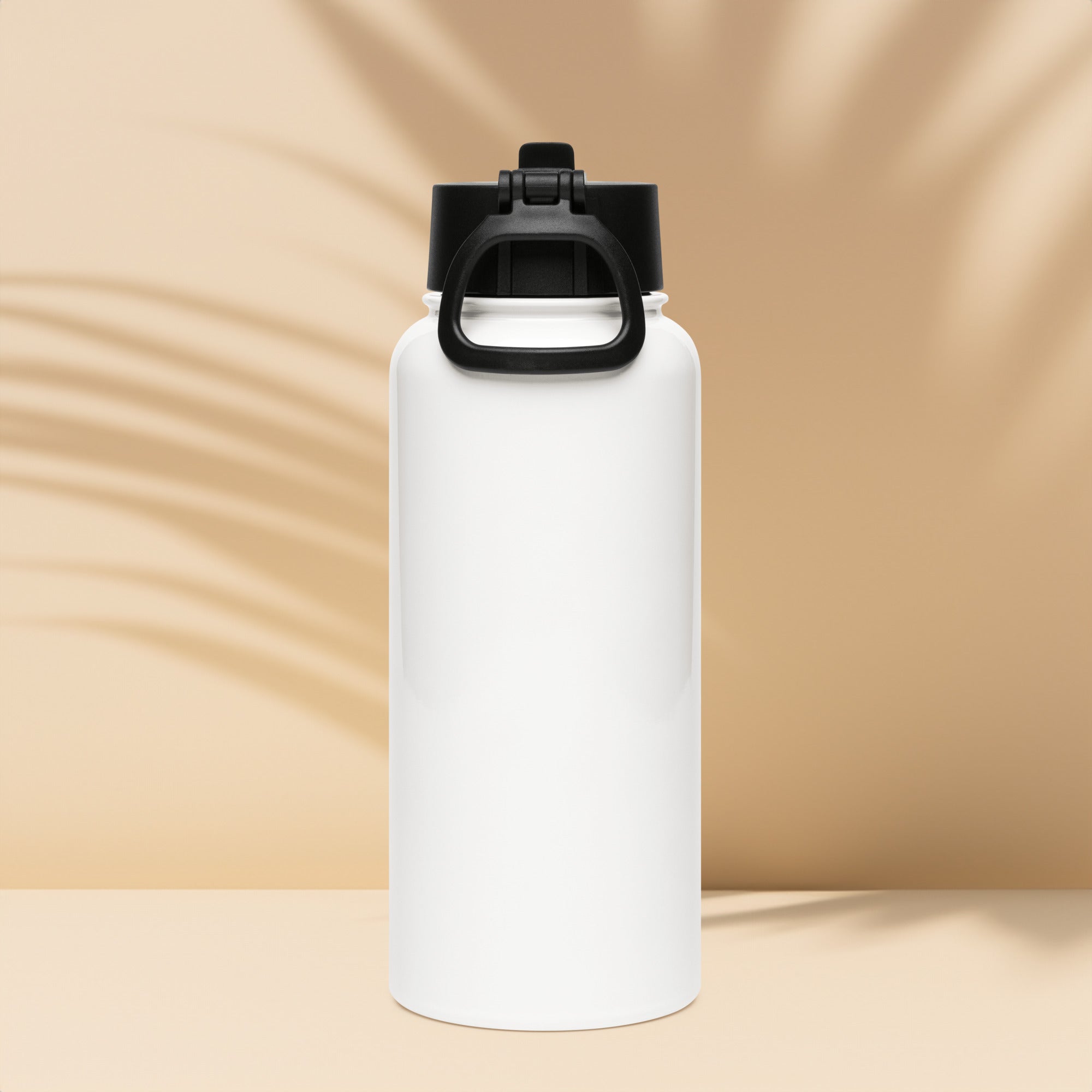 Stainless steel water bottle with a straw lid image 2